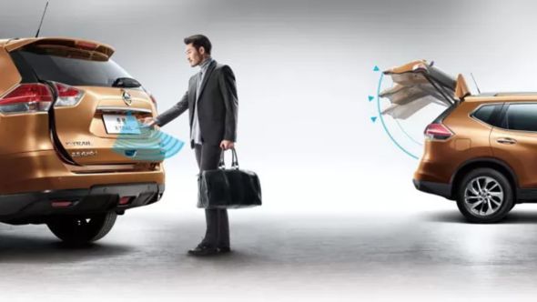 車のパワーテールゲート
   